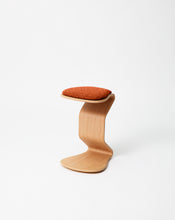 Load image into Gallery viewer, woow-ercolino-sgabello-ergonomico-ondulato-ergonomic-wavy-stool-16
