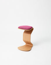 Load image into Gallery viewer, woow-ercolino-sgabello-ergonomico-ondulato-ergonomic-wavy-stool-15
