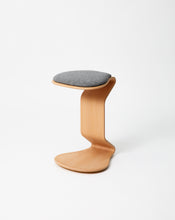 Load image into Gallery viewer, woow-ercolino-sgabello-ergonomico-ondulato-ergonomic-wavy-stool-27
