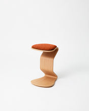 Load image into Gallery viewer, woow-ercolino-sgabello-ergonomico-ondulato-ergonomic-wavy-stool-16

